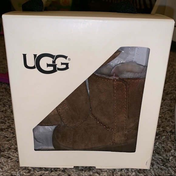 INFANT UGG BOOTS - Picture 3 of 8